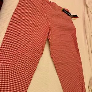 Women’s capris shorts come to the knee stretch with pockets never worn